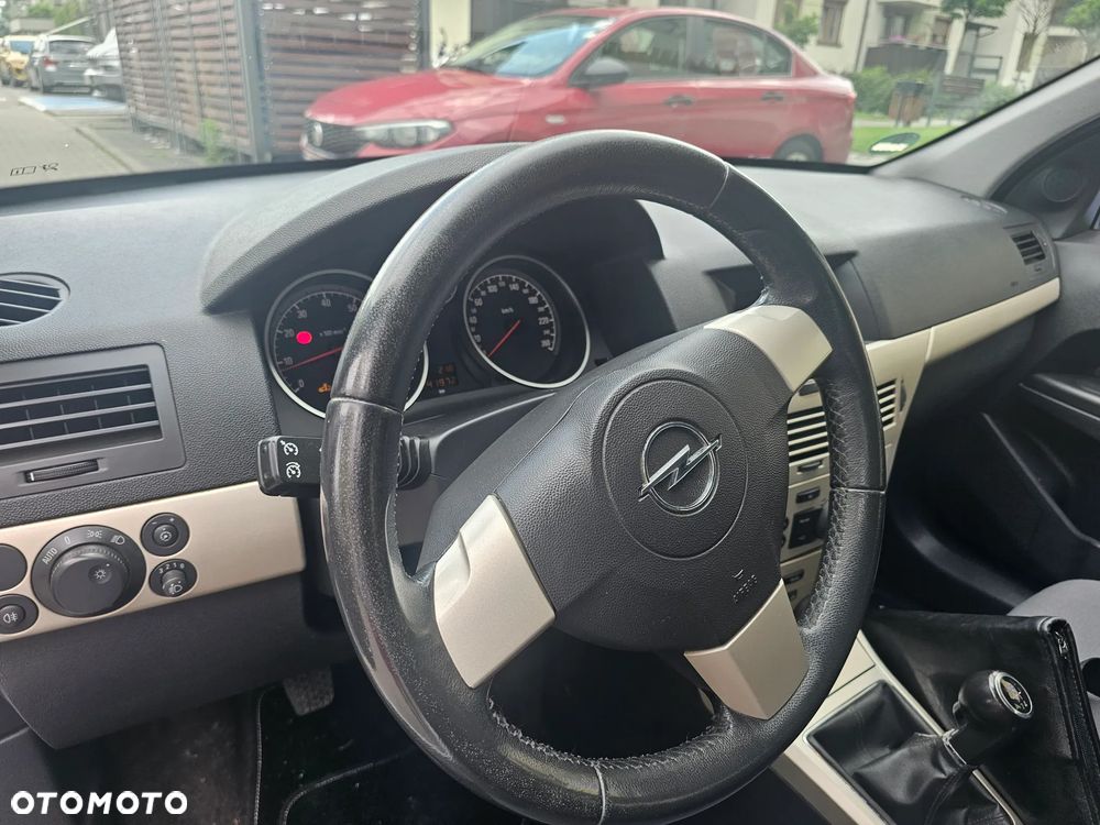 Opel Astra 1.6 Selection 110 Jahre - 17