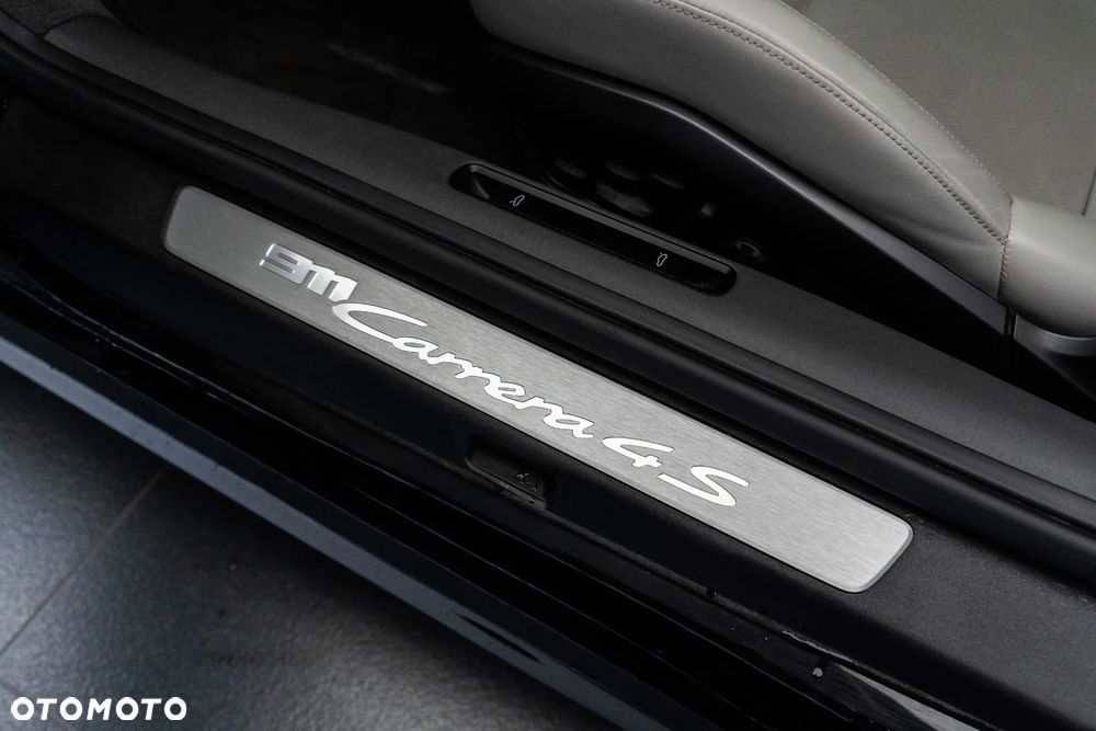 Porsche 911 Carrera 4S - 13