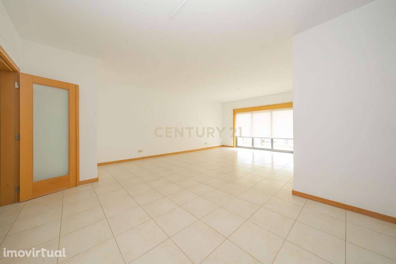 Apartamento T3 com Varandas, Garagem e Parqueamento, na Vila Serena, P - Grande imagem: 5/45