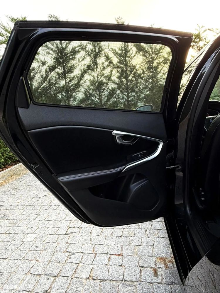 Volvo V40 D2 R Design - 21