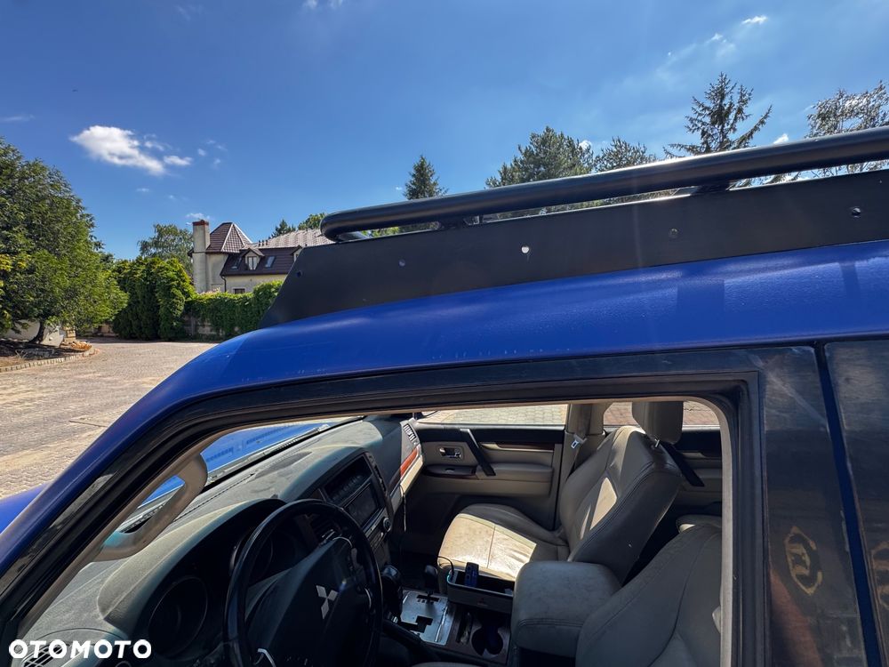 Mitsubishi Pajero - 10
