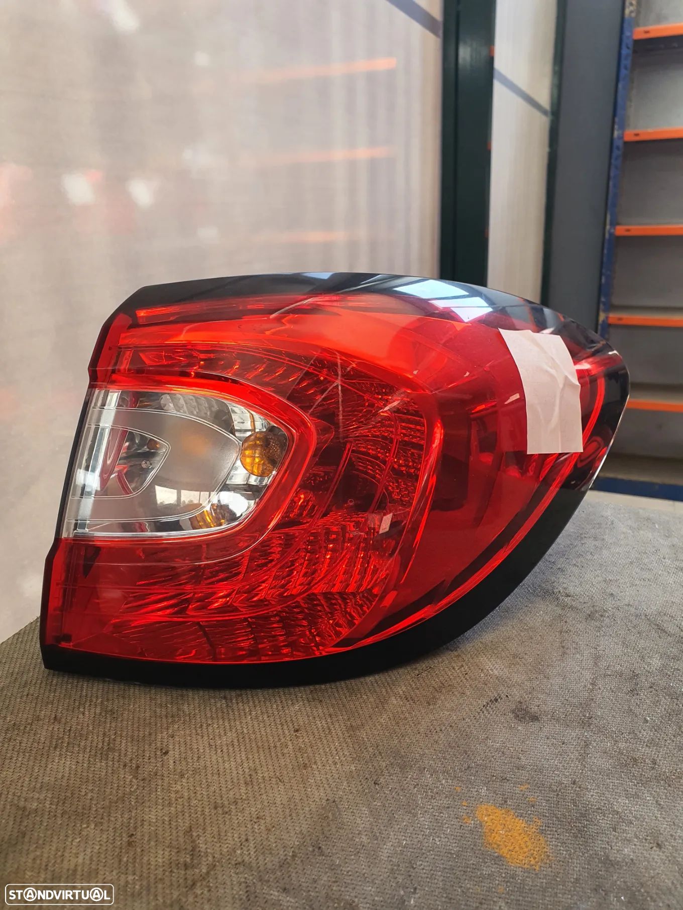 FAROLIM DIREITO PAINEL RENAULT CAPTUR / 265509762R - 1