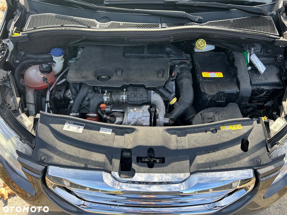 Peugeot 2008 1.6 e-HDi Allure S&S - 18