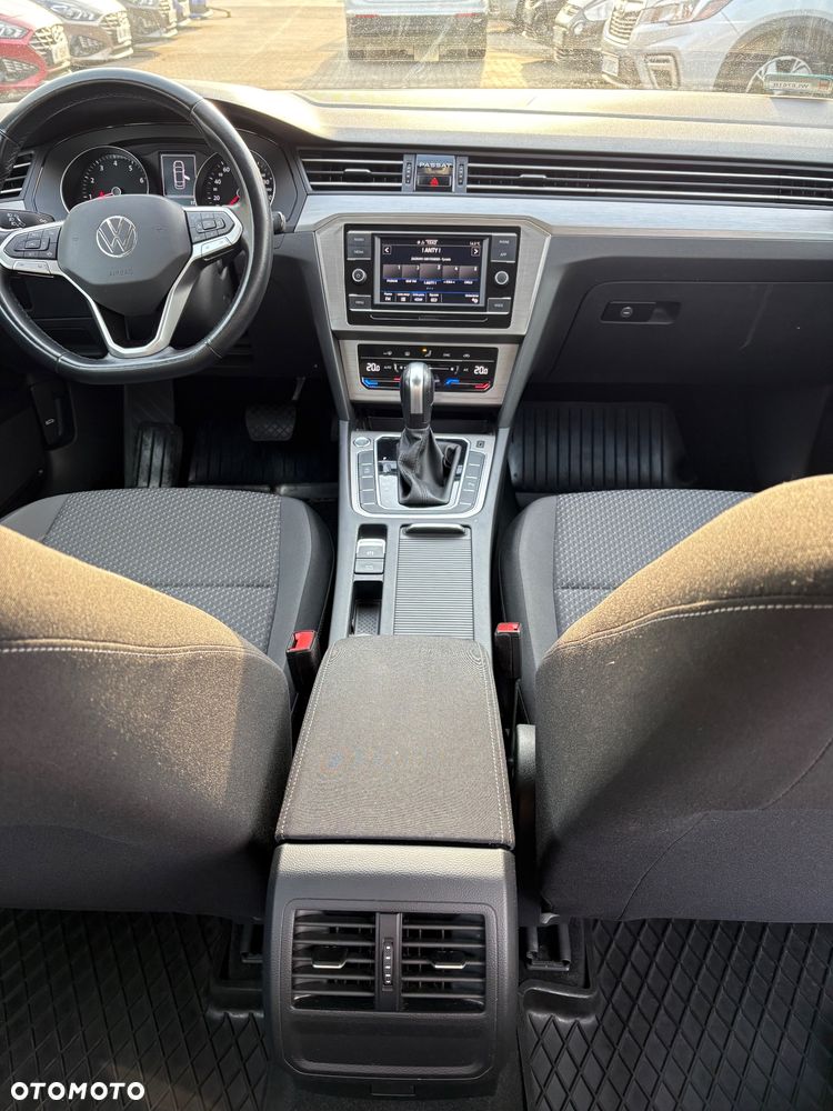 Volkswagen Passat - 12
