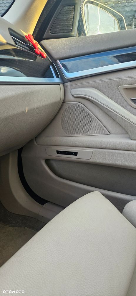 BMW Seria 5 528i xDrive Luxury Line - 17