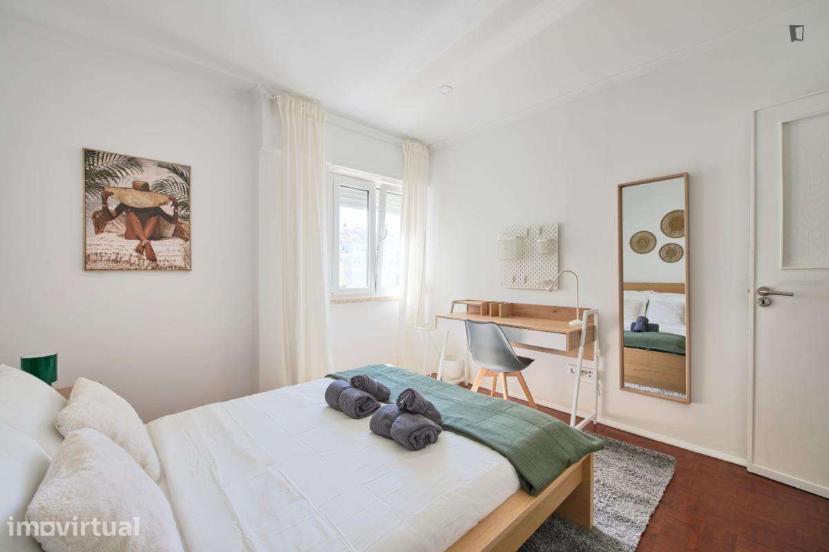 Quarto - localizado em Benfica Lisbon - Grande imagem: 4/40