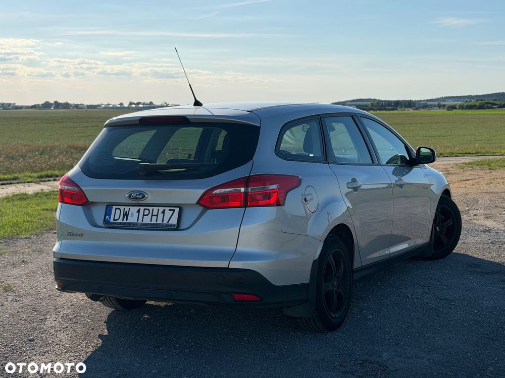 Ford Focus 1.5 TDCi SYNC Edition - 6