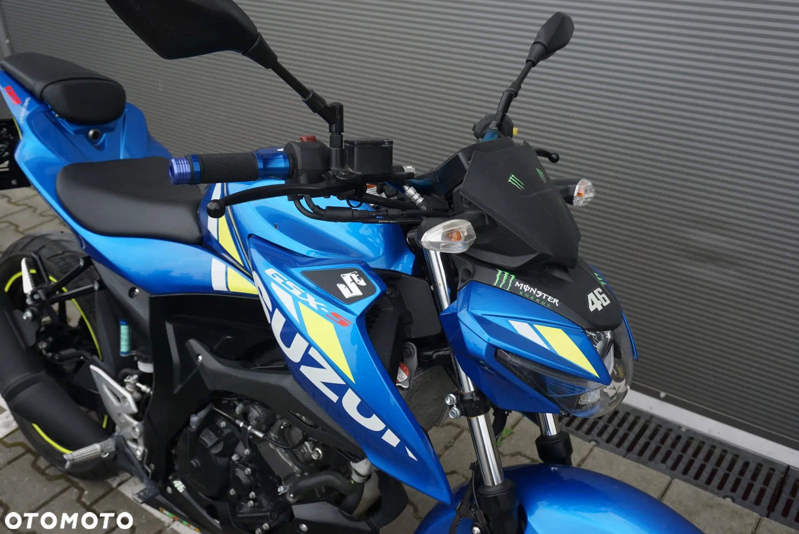 Suzuki GSX - 12