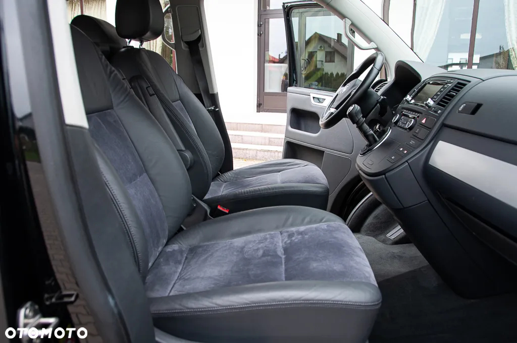 Volkswagen Multivan - 21