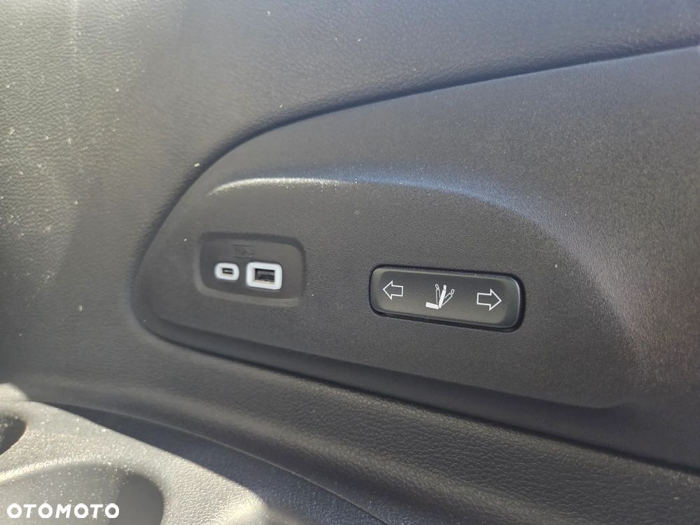 Chrysler Pacifica - 21