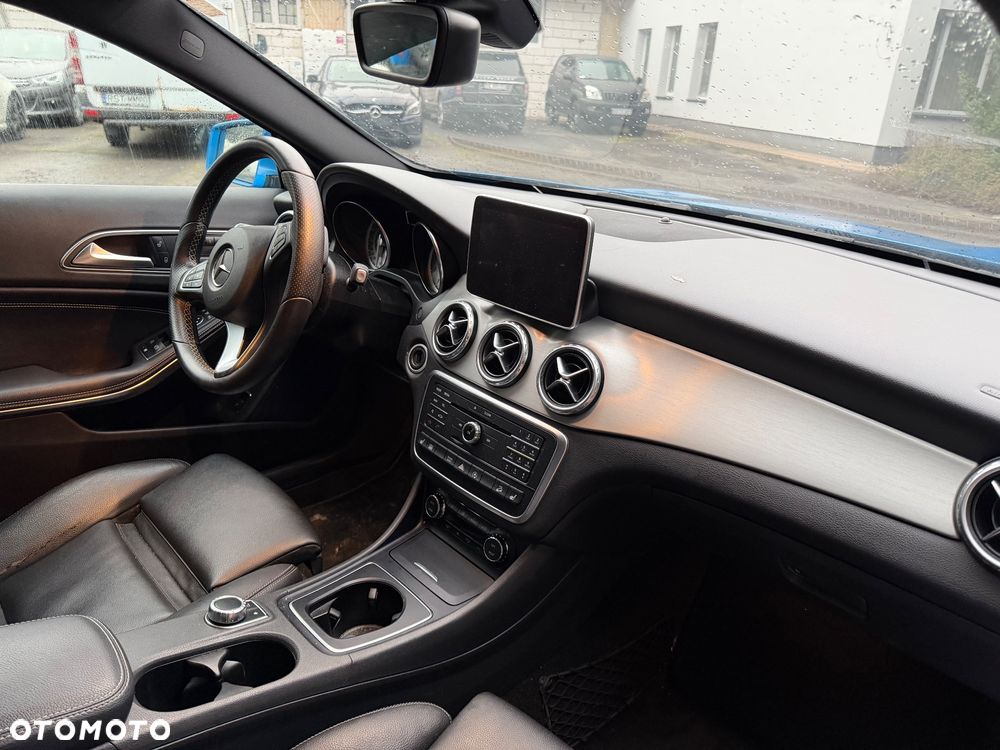 Mercedes-Benz GLA 250 7G-DCT AMG Line - 14