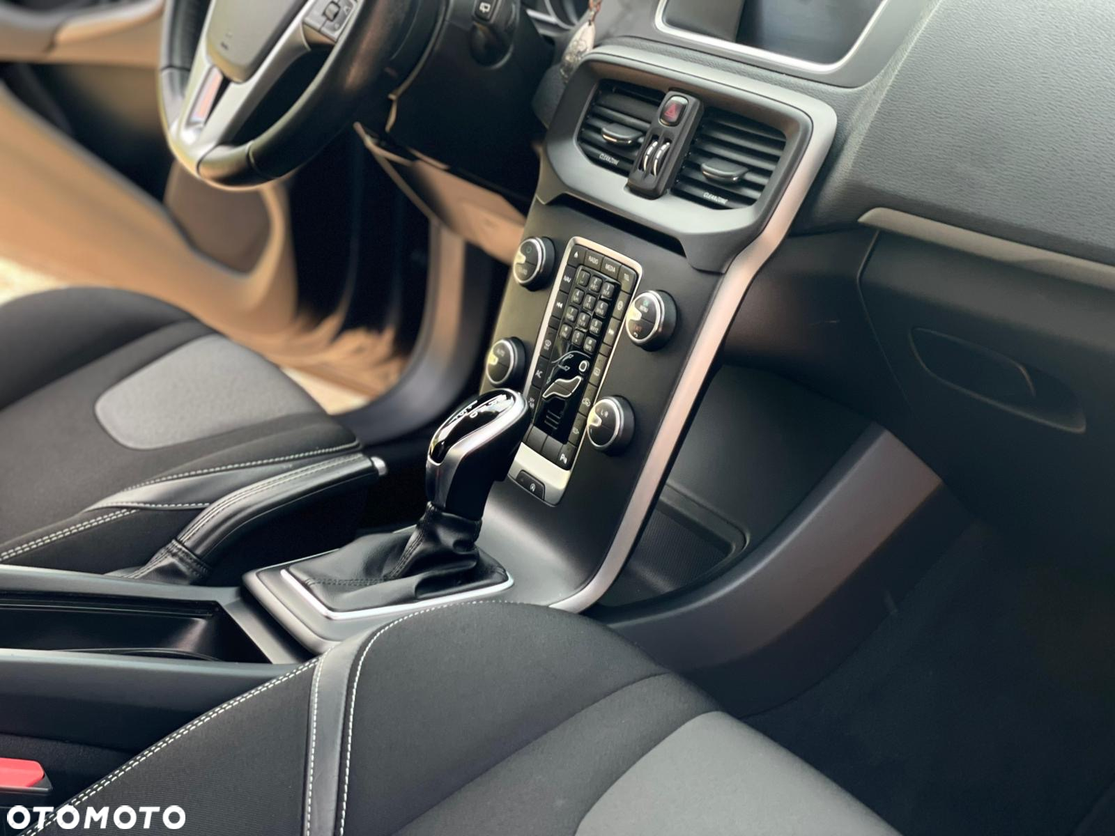 Volvo V40 D3 Geartronic - 24