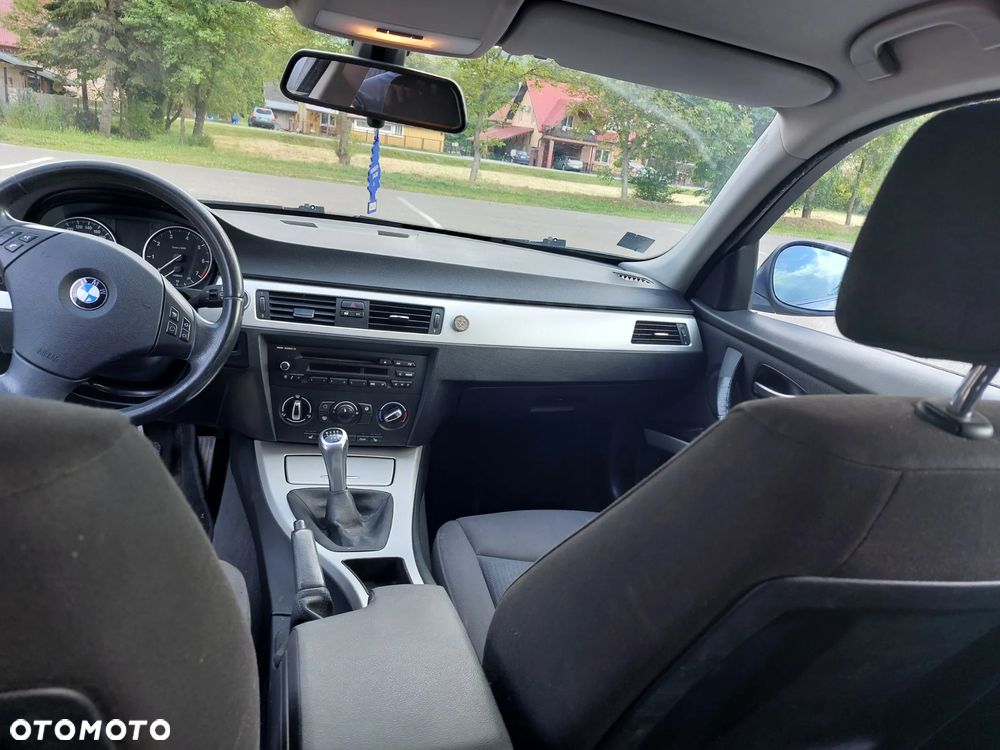 BMW Seria 3 318i - 10