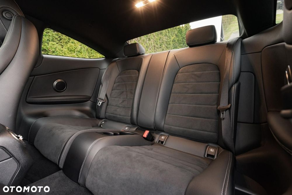 Mercedes-Benz Klasa C 300 9G-TRONIC - 14