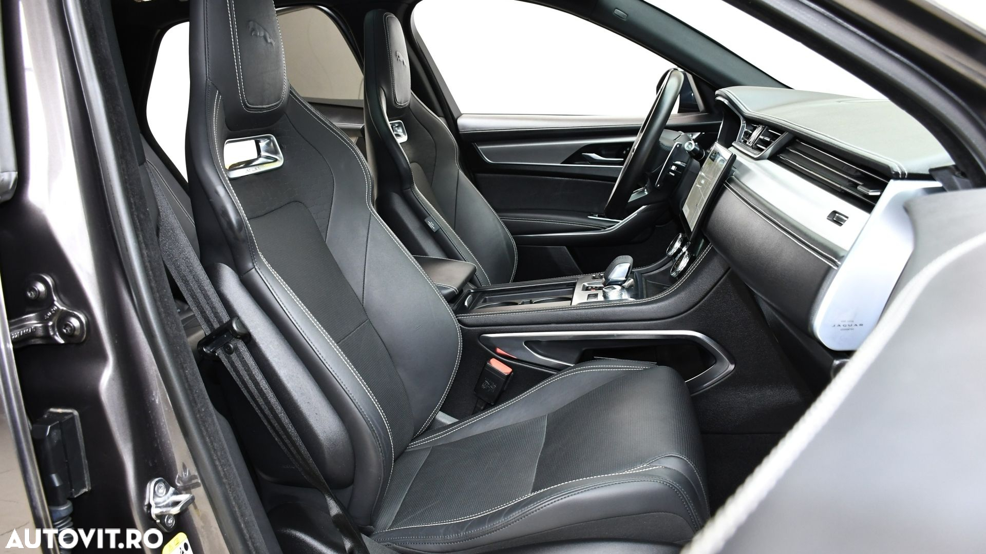 Jaguar F-Pace P400e AWD R-Dynamic SE - 14