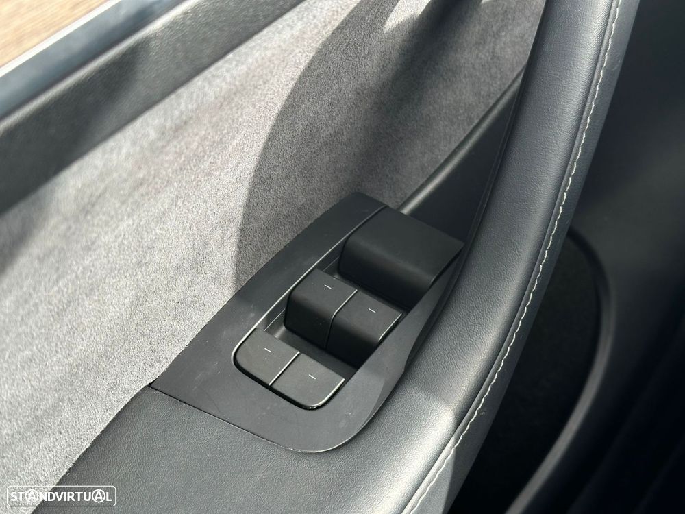 Tesla Model Y Long Range Dual Motor AWD - 15