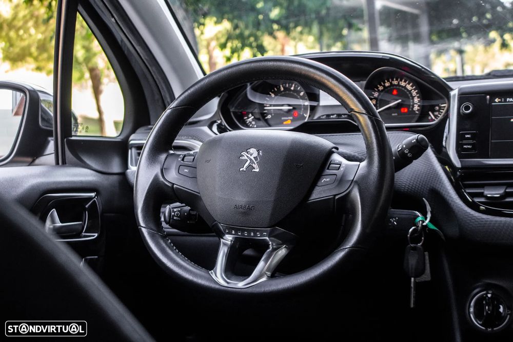 Peugeot 208 1.2 PureTech Signature - 29