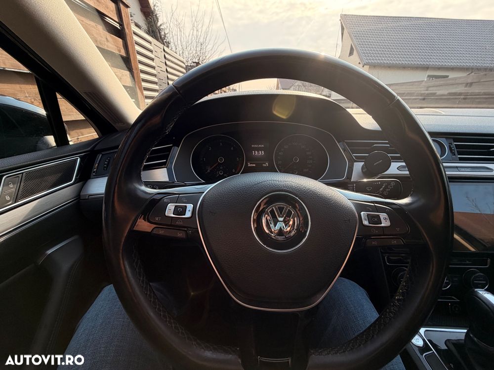 Volkswagen Passat 2.0 TDI DSG Comfortline - 9