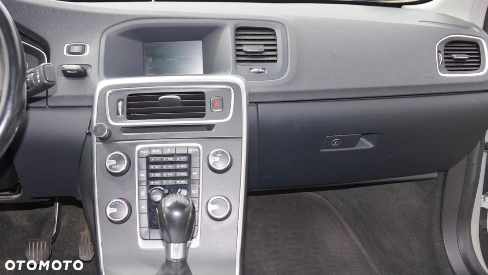 Volvo S60 T3 Momentum - 12