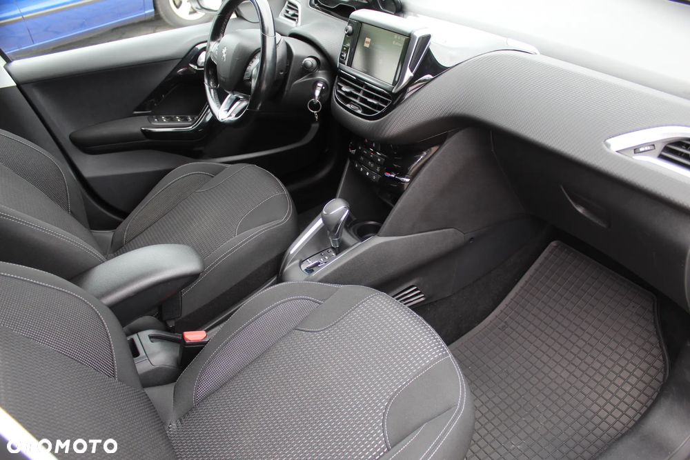 Peugeot 208 1.2 PureTech Allure S&S EAT6 - 11