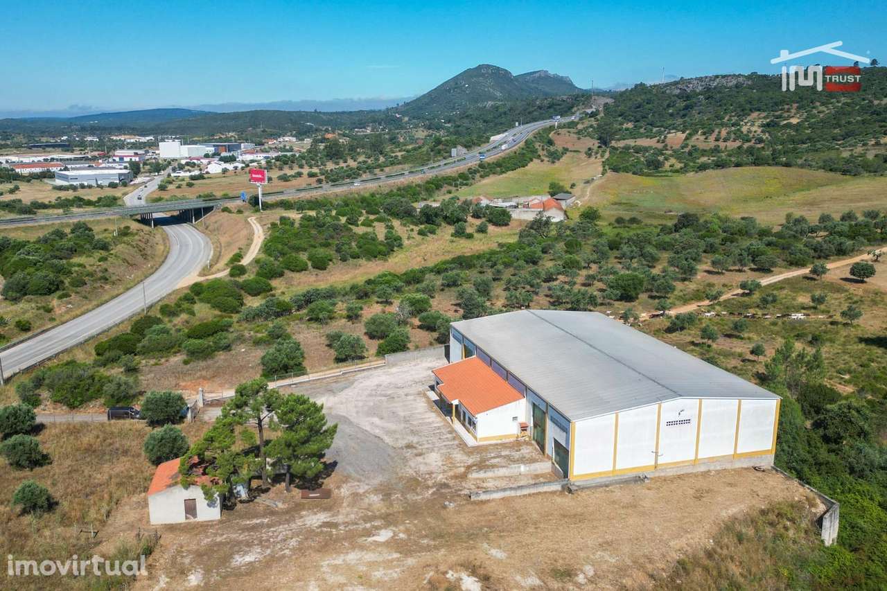 ARMAZEM E ACTIVIDADE INDUSTRIAL COM AREA DE IMPLANTAÇÃO DE 1200 M2 ... - Grande imagem: 3/29