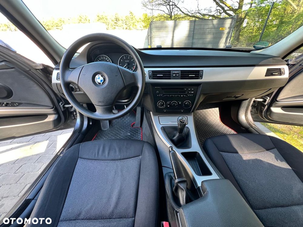 BMW Seria 3 318i - 21