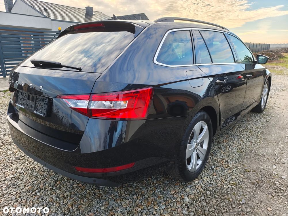 Skoda Superb 2.0 TDI SCR Style DSG - 5