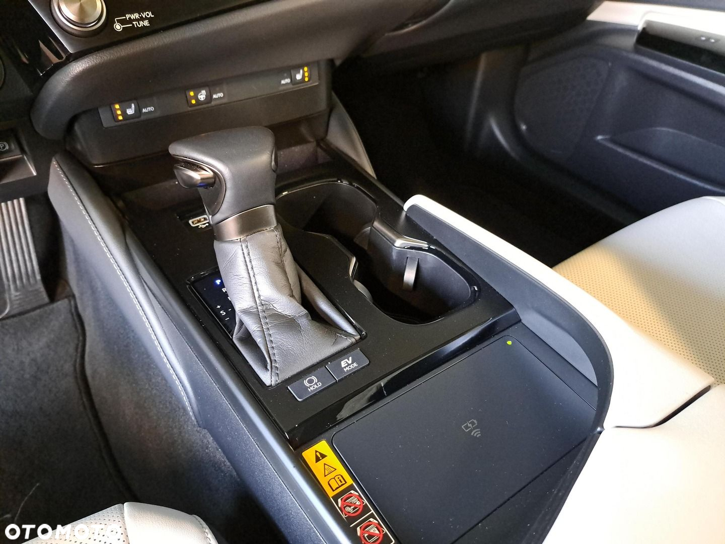 Lexus ES 300h Business Edition - 26