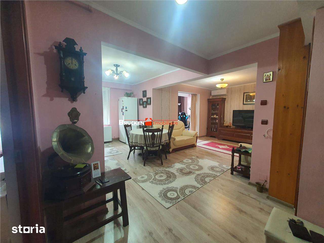 Apartament cu 2 camere de inchiriat - Imagine principală: 2/15