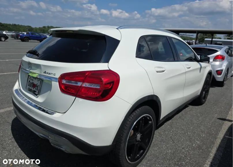Mercedes-Benz GLA 250 4Matic 7G-DCT AMG Line - 4