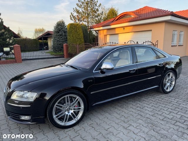 Audi S8 - 1