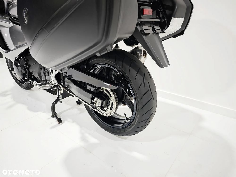 Suzuki GSX - 17