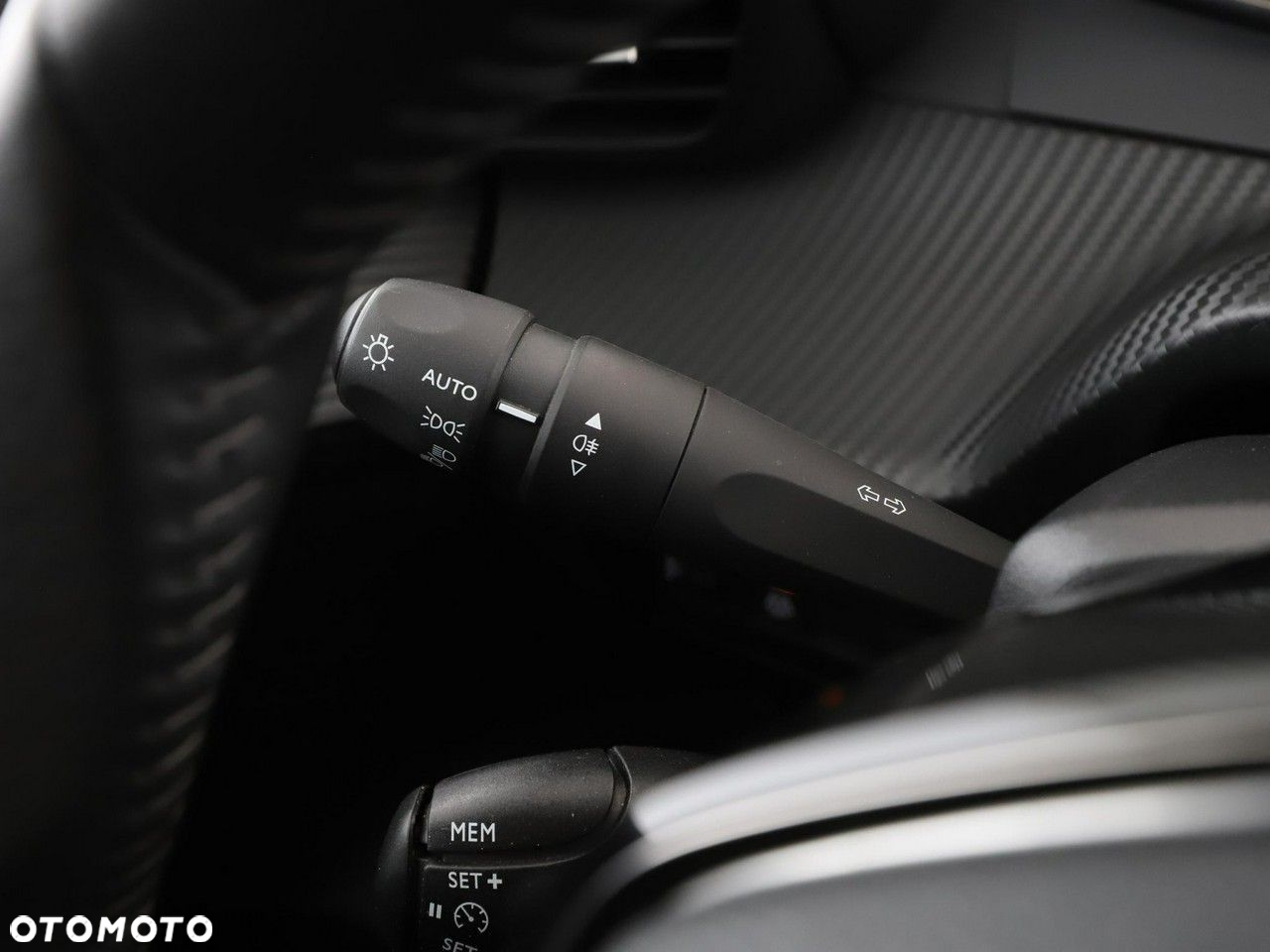 Peugeot 208 - 34