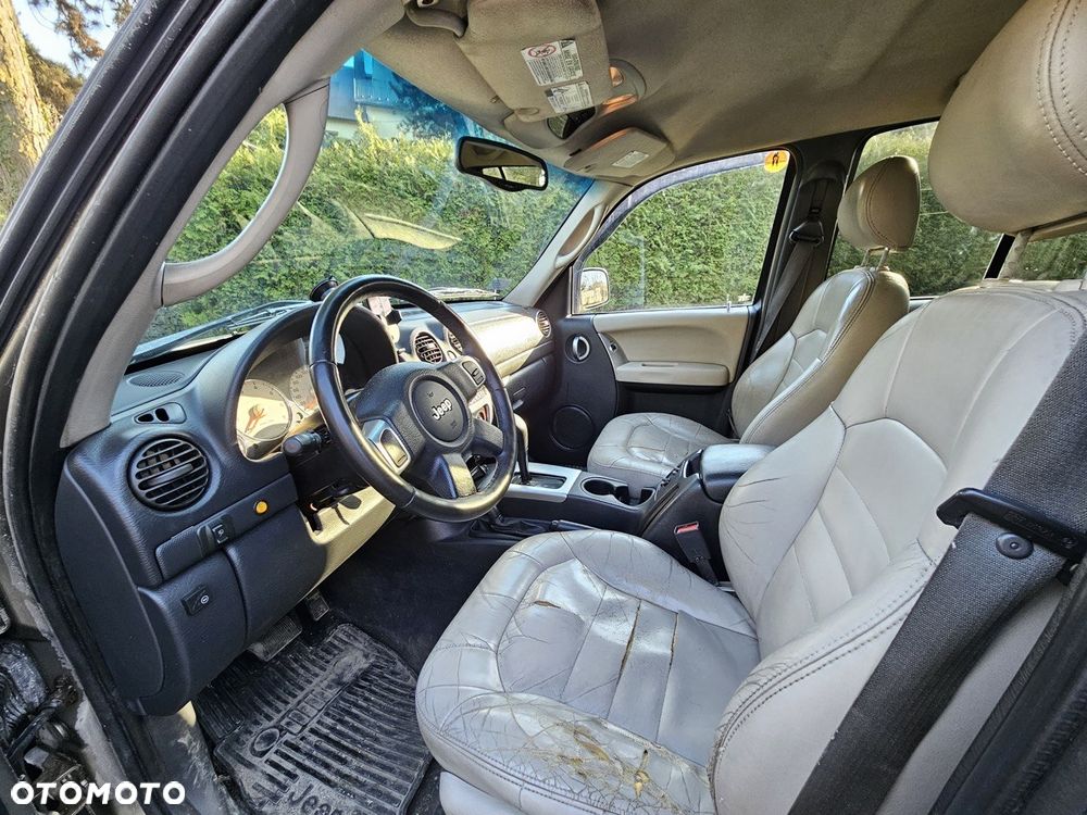 Jeep Liberty - 15