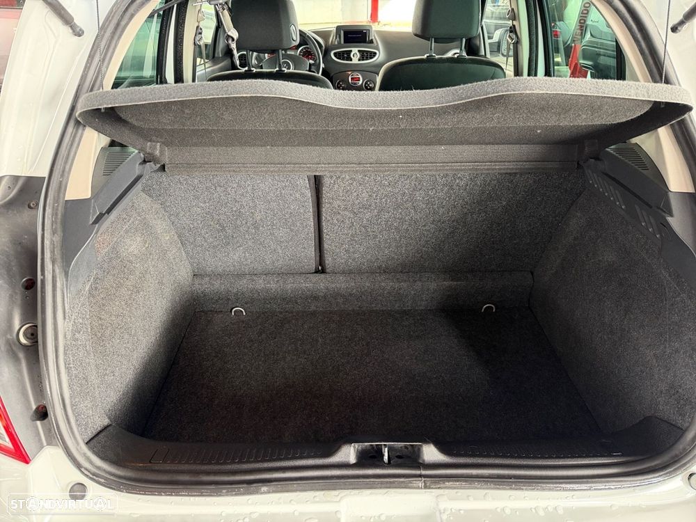 Renault Clio 1.5 dCi 90 FAP TomTom Edition - 11