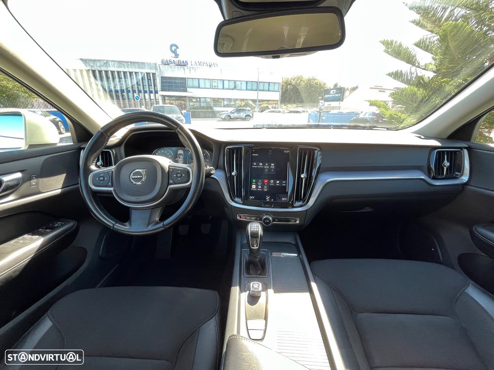 Volvo V60 2.0 D3 Momentum Plus - 57