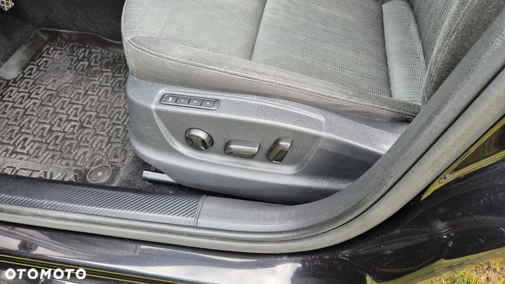 Skoda Octavia 2.0 TDI 4x4 Style DSG - 10