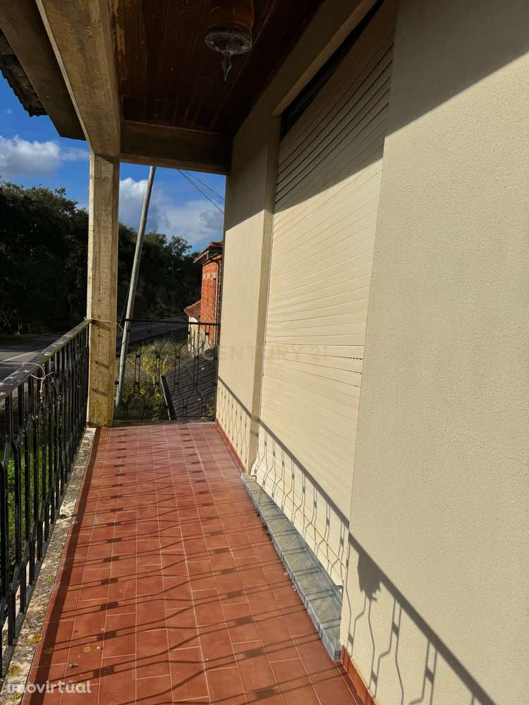 Casa T1 com garagem e terreno - Grande imagem: 3/11