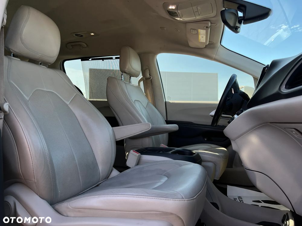 Chrysler Pacifica - 35