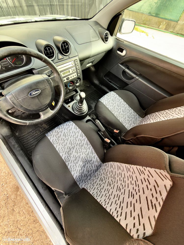 Ford Fiesta 1.4 TDCi Ambiente - 7