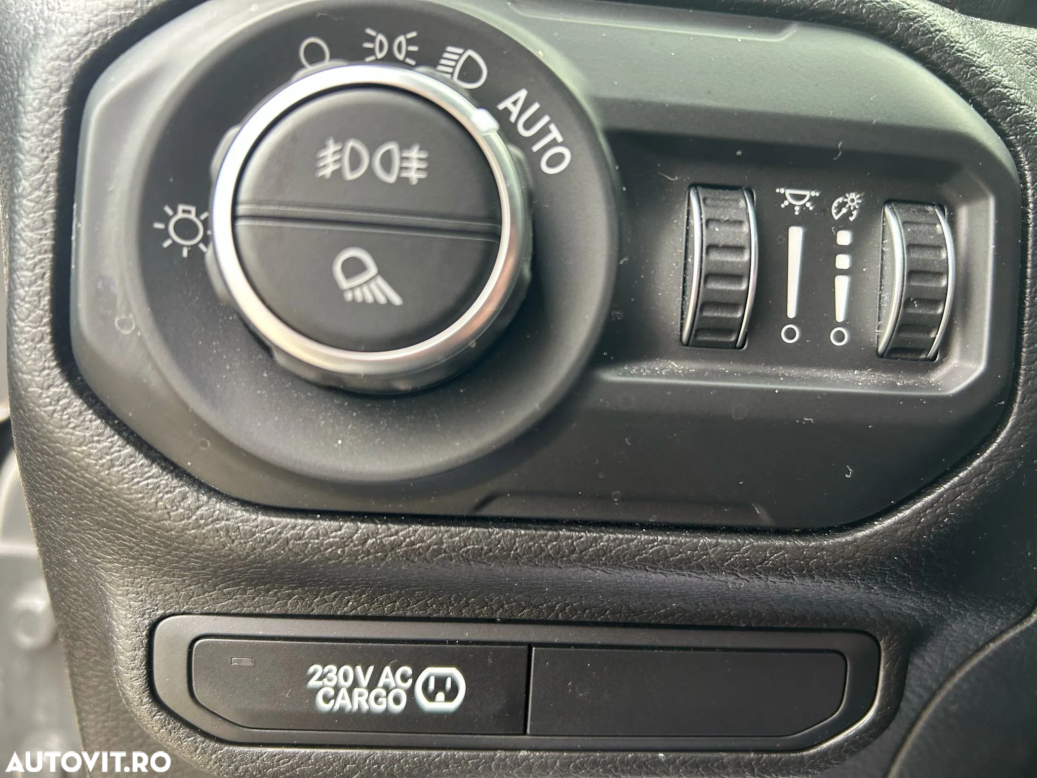 Jeep Gladiator 3.0L V6 Diesel AT8 4x4 264 CP Overland - 13