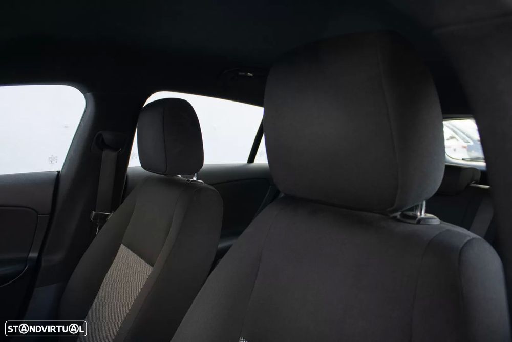 Mercedes-Benz CLA 180 d 8G-DCT Edition Progressive Line — fotografia 15