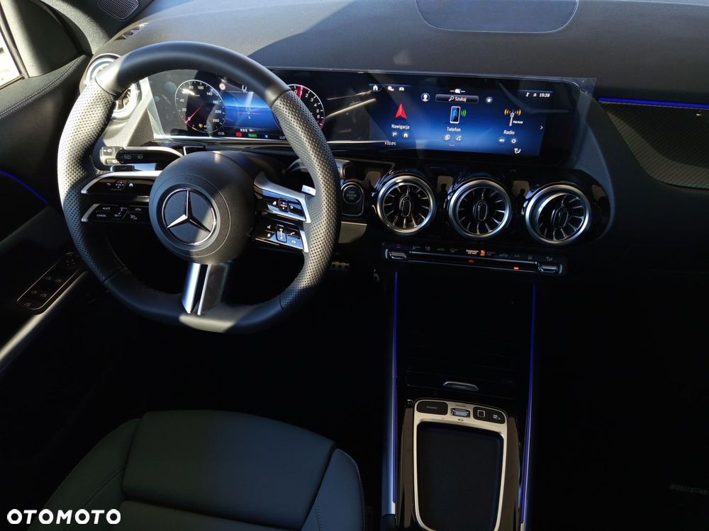 Mercedes-Benz GLA - 7