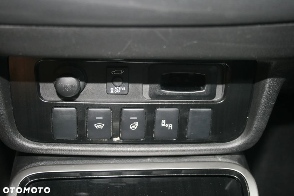 Mitsubishi Outlander - 25
