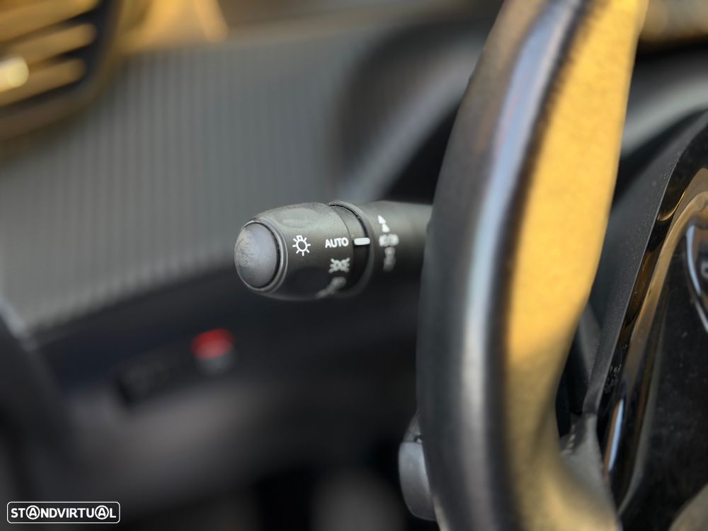 Peugeot 2008 BlueHDi 110 Active Pack - 15