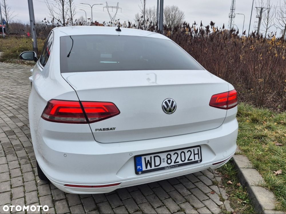Volkswagen Passat 2.0 TDI SCR Comfortline - 5