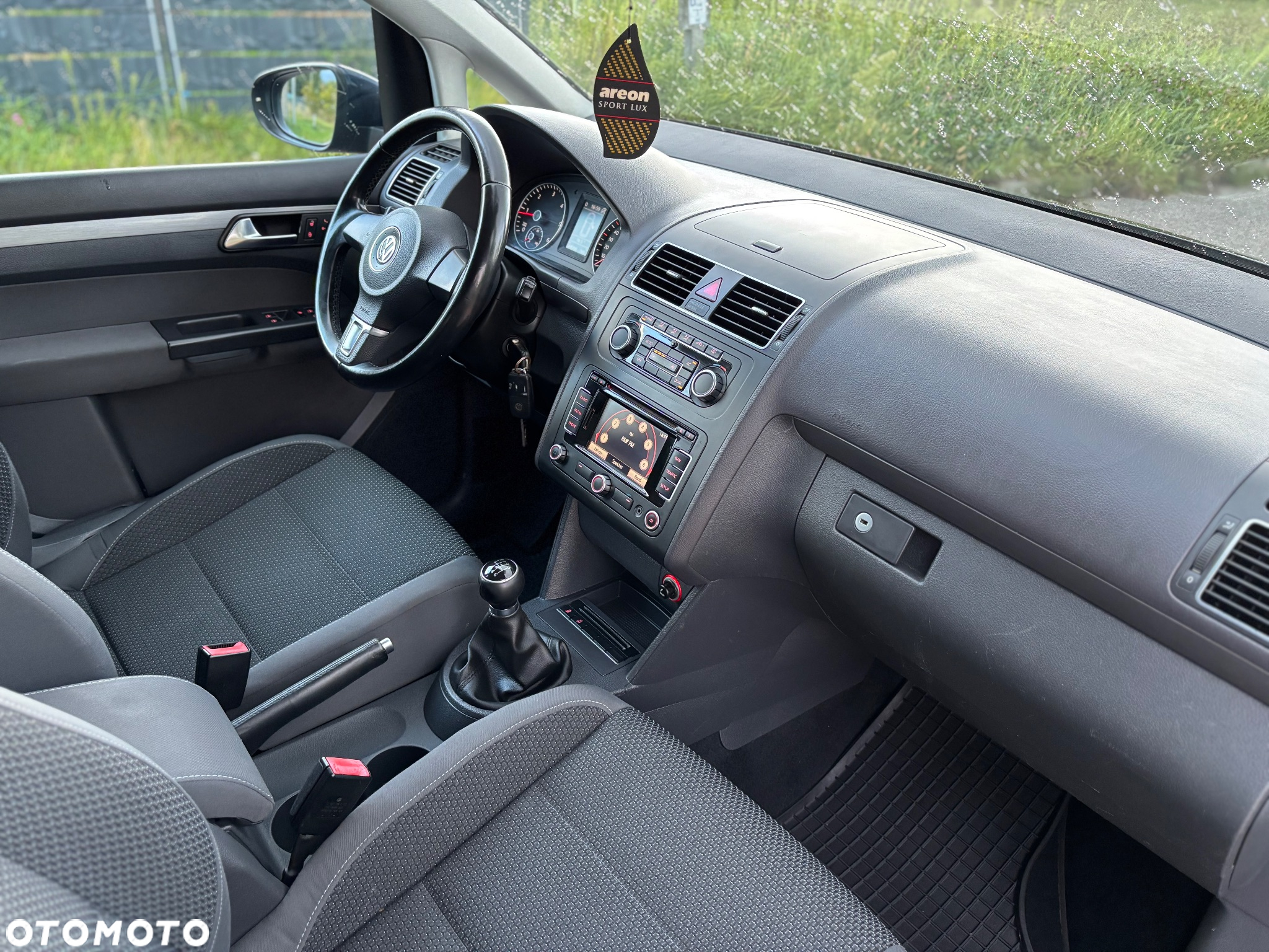Volkswagen Touran - 10