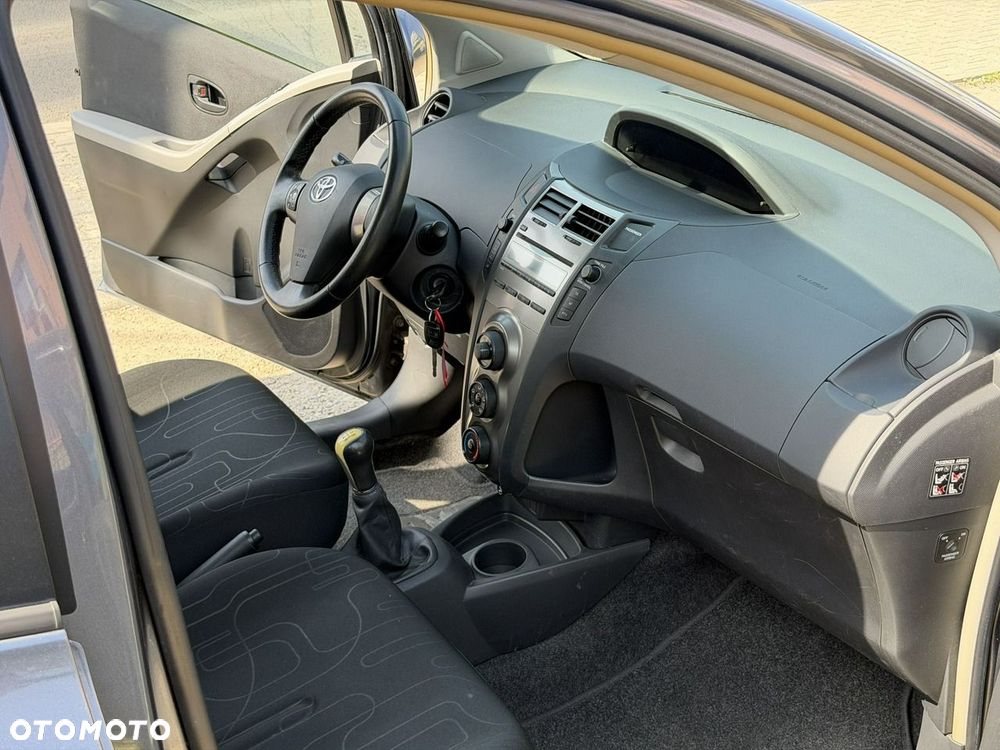 Toyota Yaris - 15
