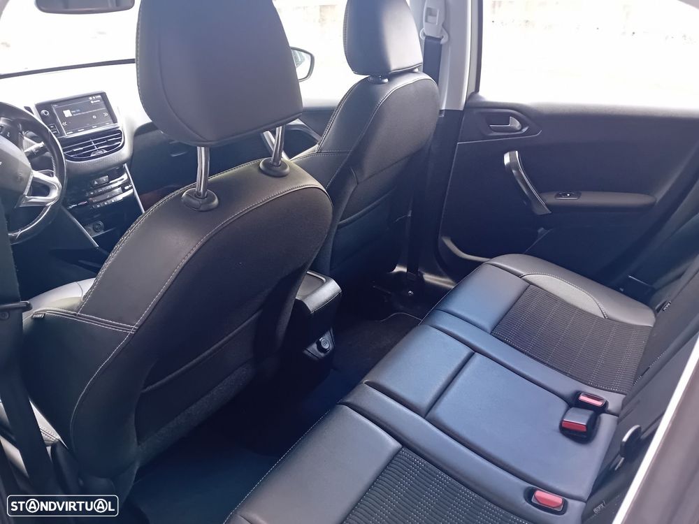 Peugeot 2008 1.2 PureTech Allure - 13