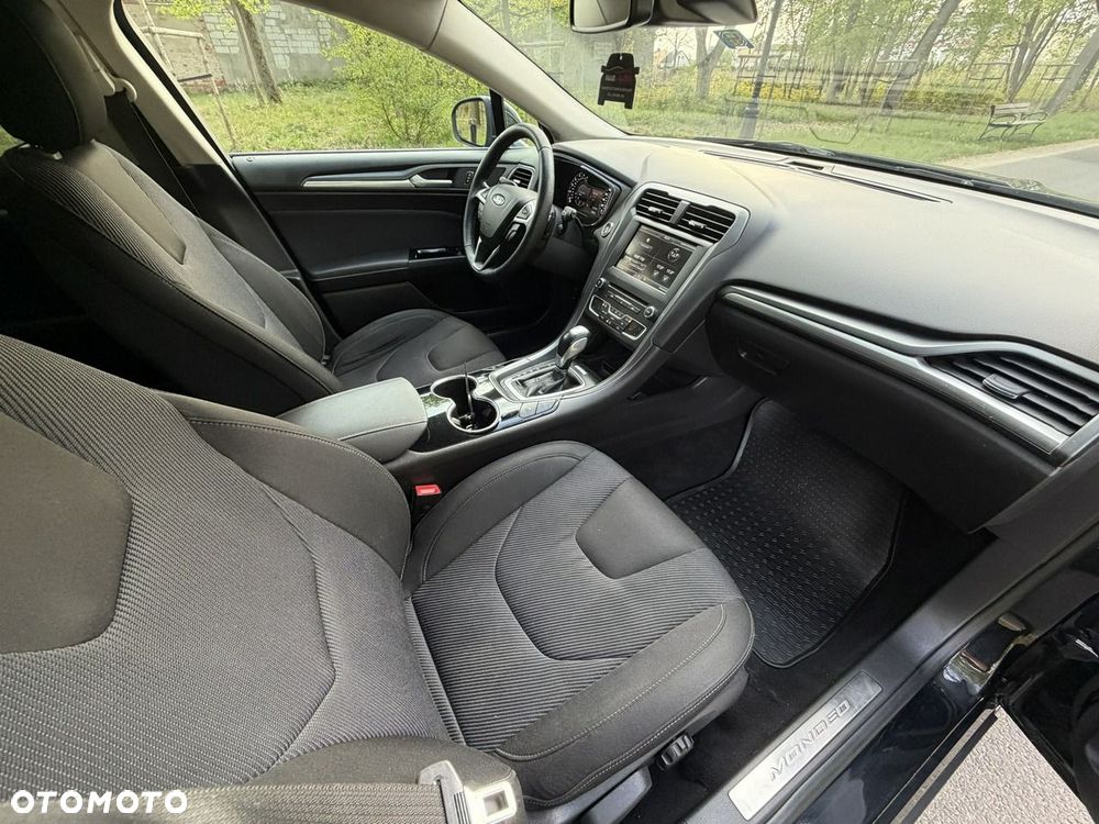 Ford Mondeo - 32